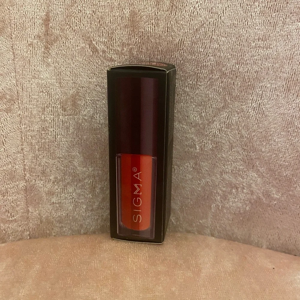 Travel size Sigma liquid lipstick 💄 in the color Venom (red)